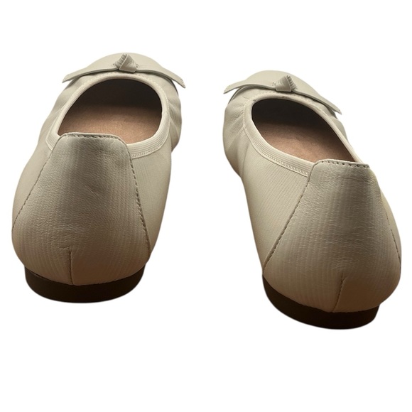 NWT Vionic‎ Cream Women's Flats with Bow Detail size 6 - Picture 8 of 14